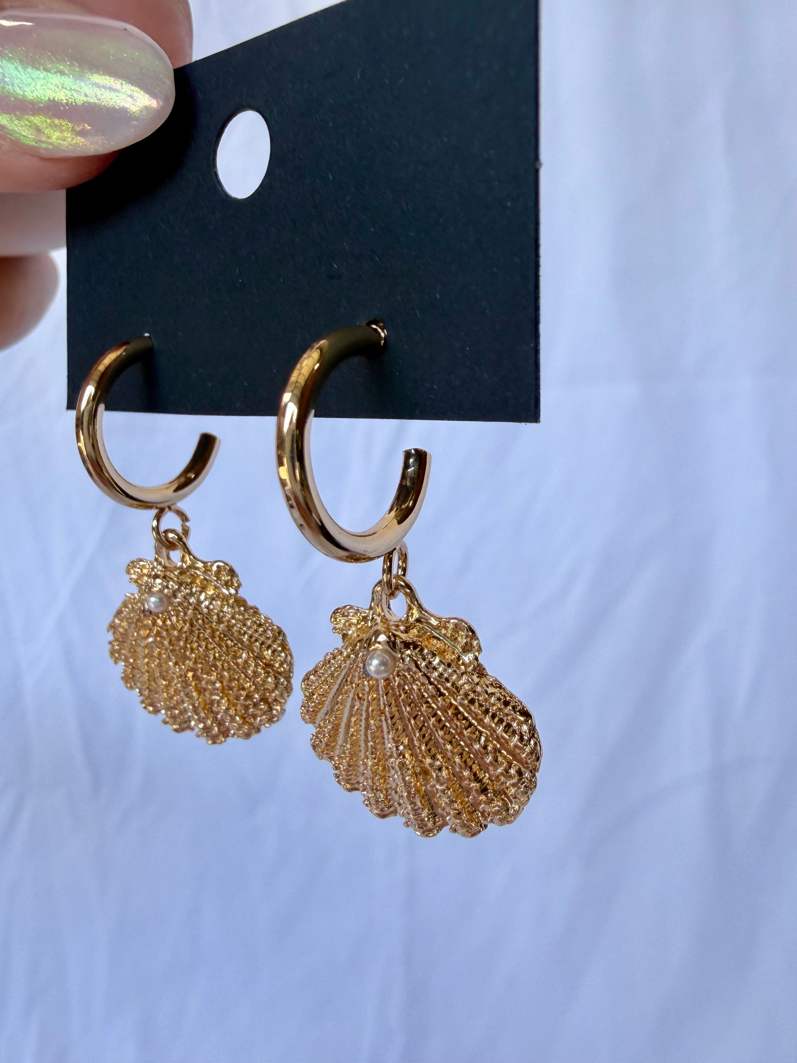 Seashell Earrings w/ Pearl