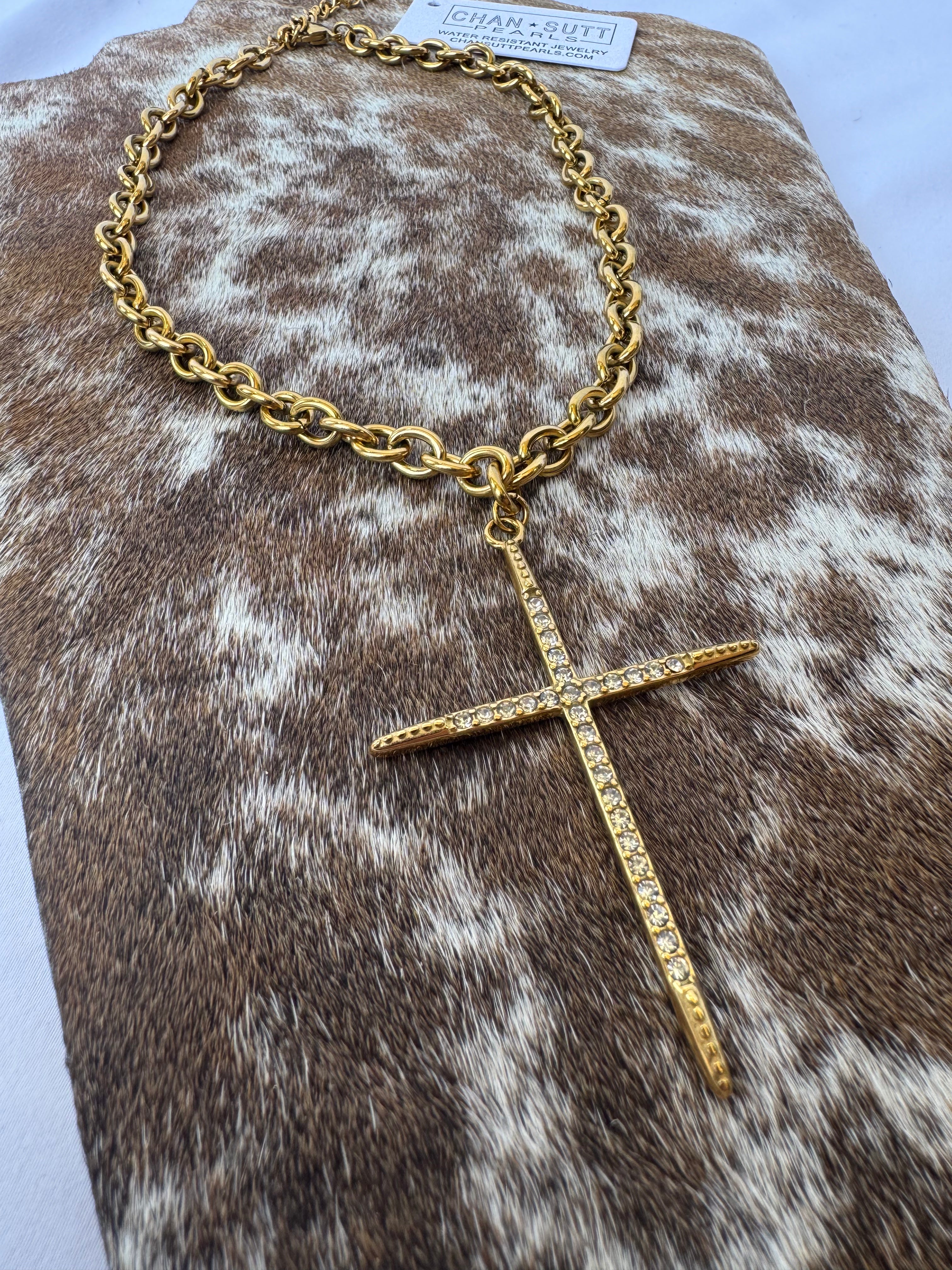 Chansutt Pearls Luxe Cross Necklace