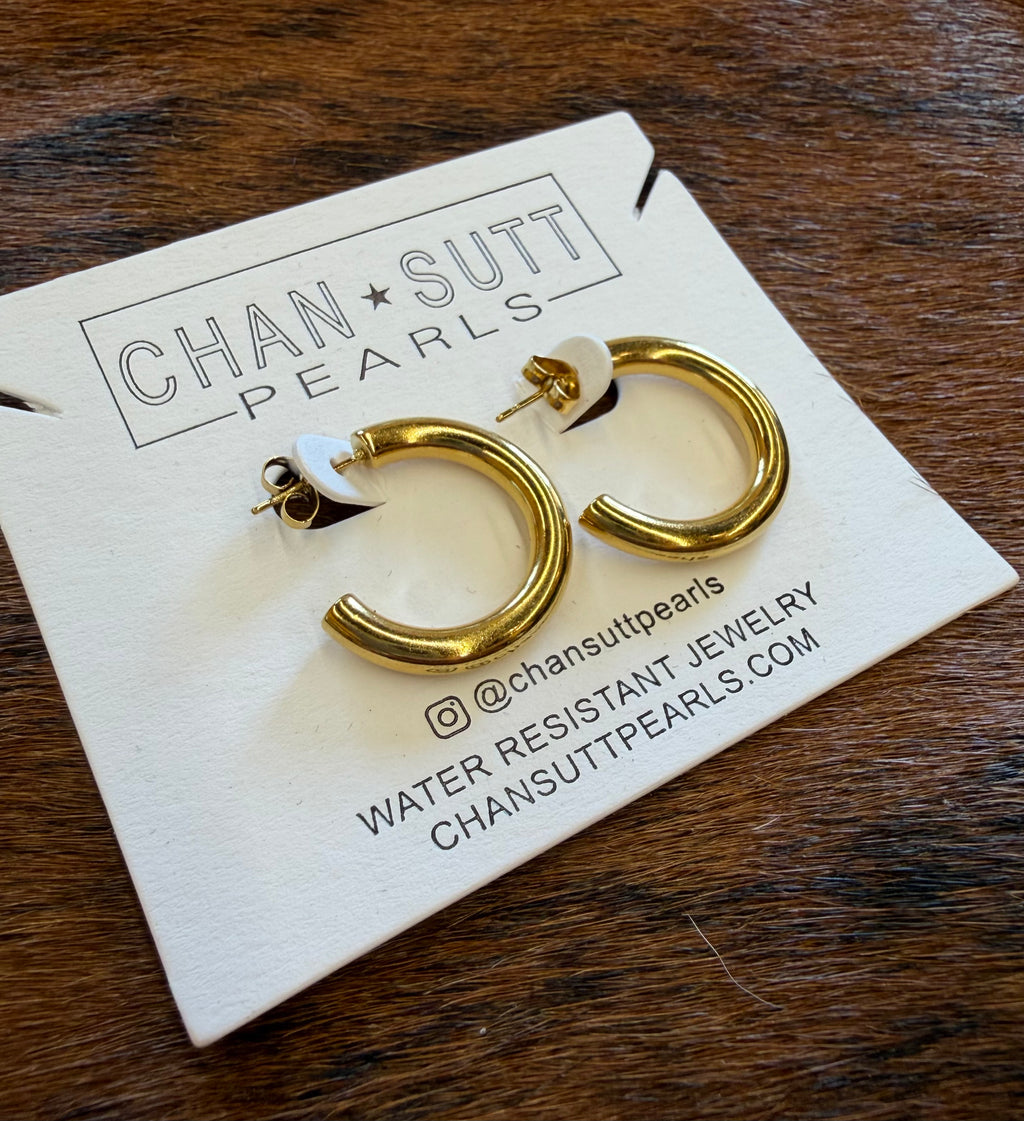 Chansutt Pearls Small Hoops