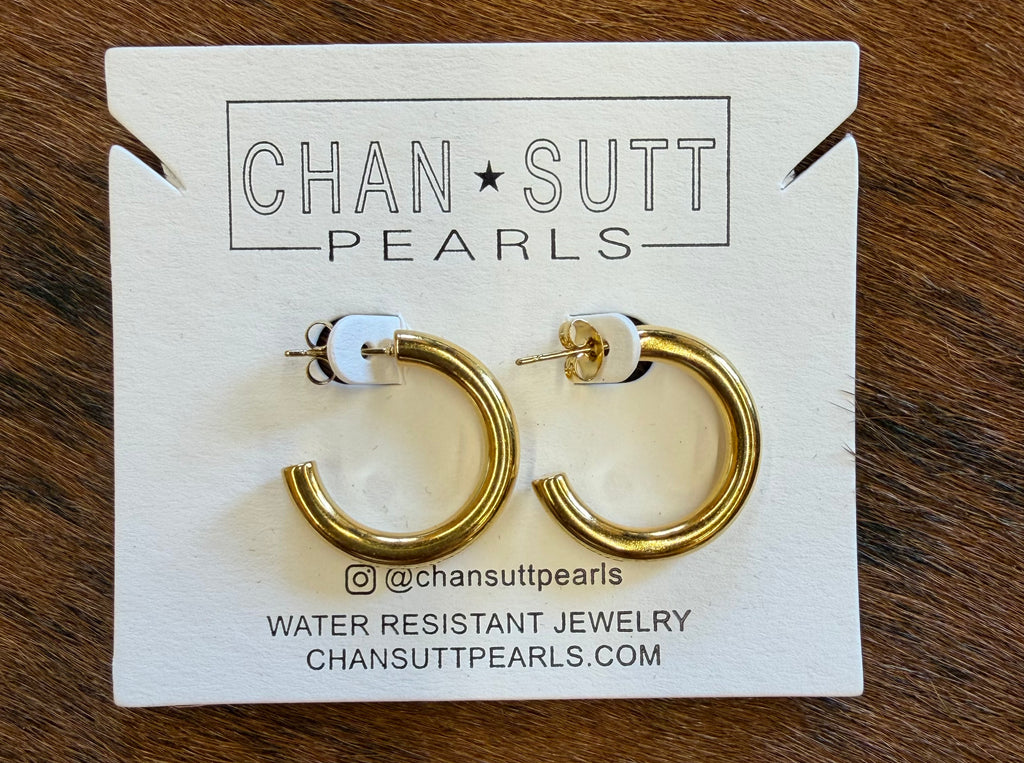 Chansutt Pearls Small Hoops